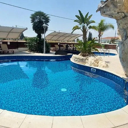 Palms - Ground Floor *